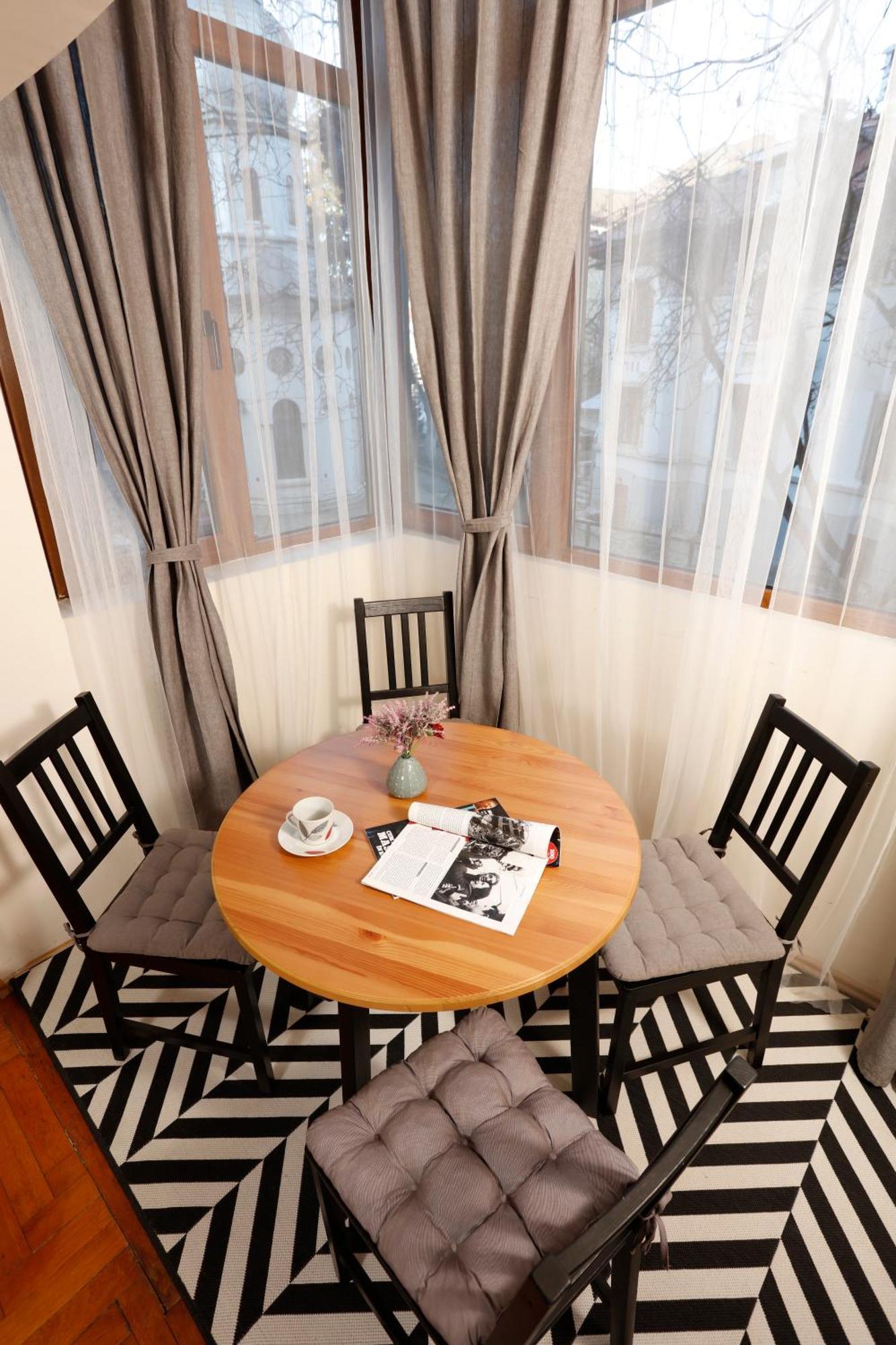 Peaceful Getaway - Generous 3-Bedroom Sanctuary - Close To Historic Old Town Бухарест Екстер'єр фото