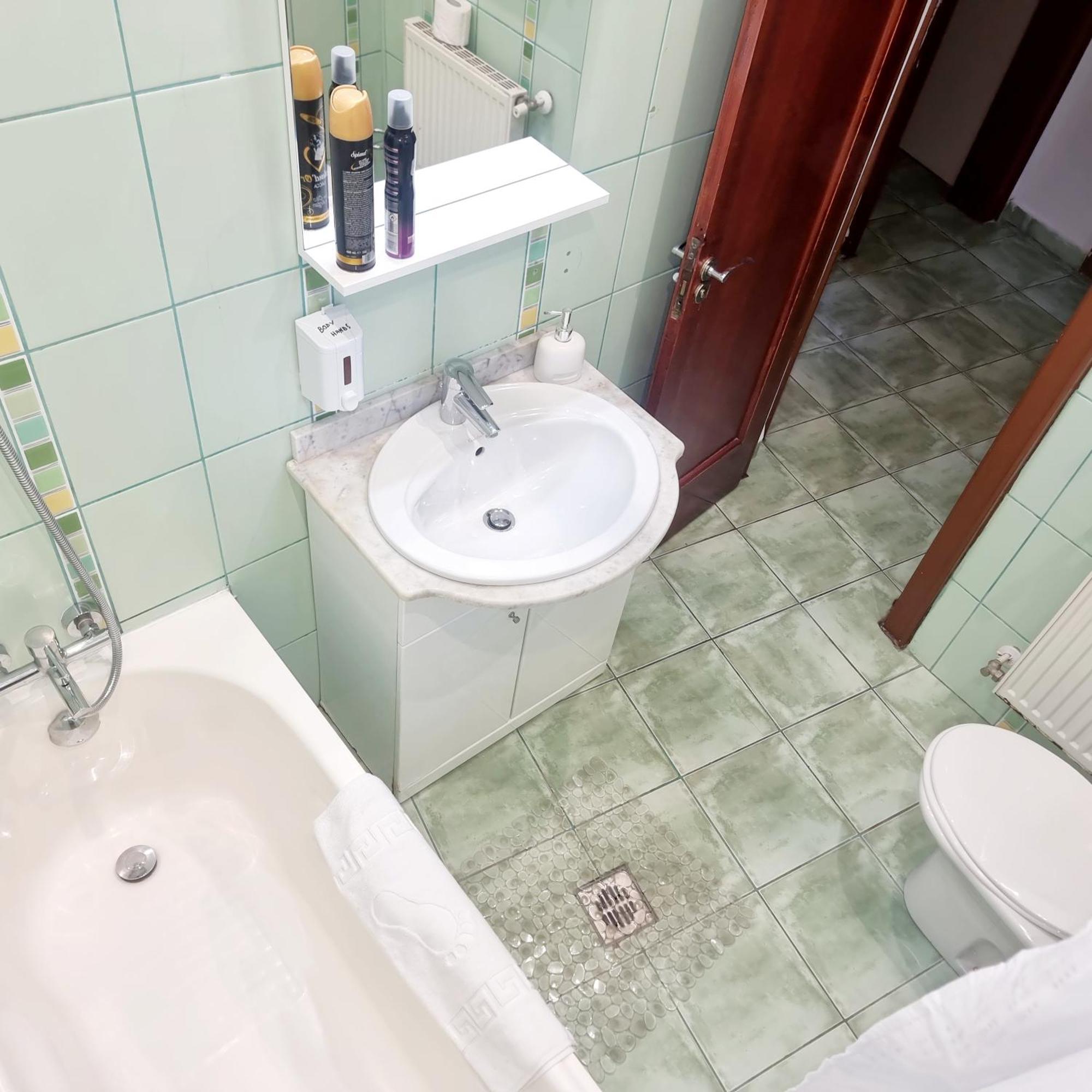 Peaceful Getaway - Generous 3-Bedroom Sanctuary - Close To Historic Old Town Бухарест Екстер'єр фото
