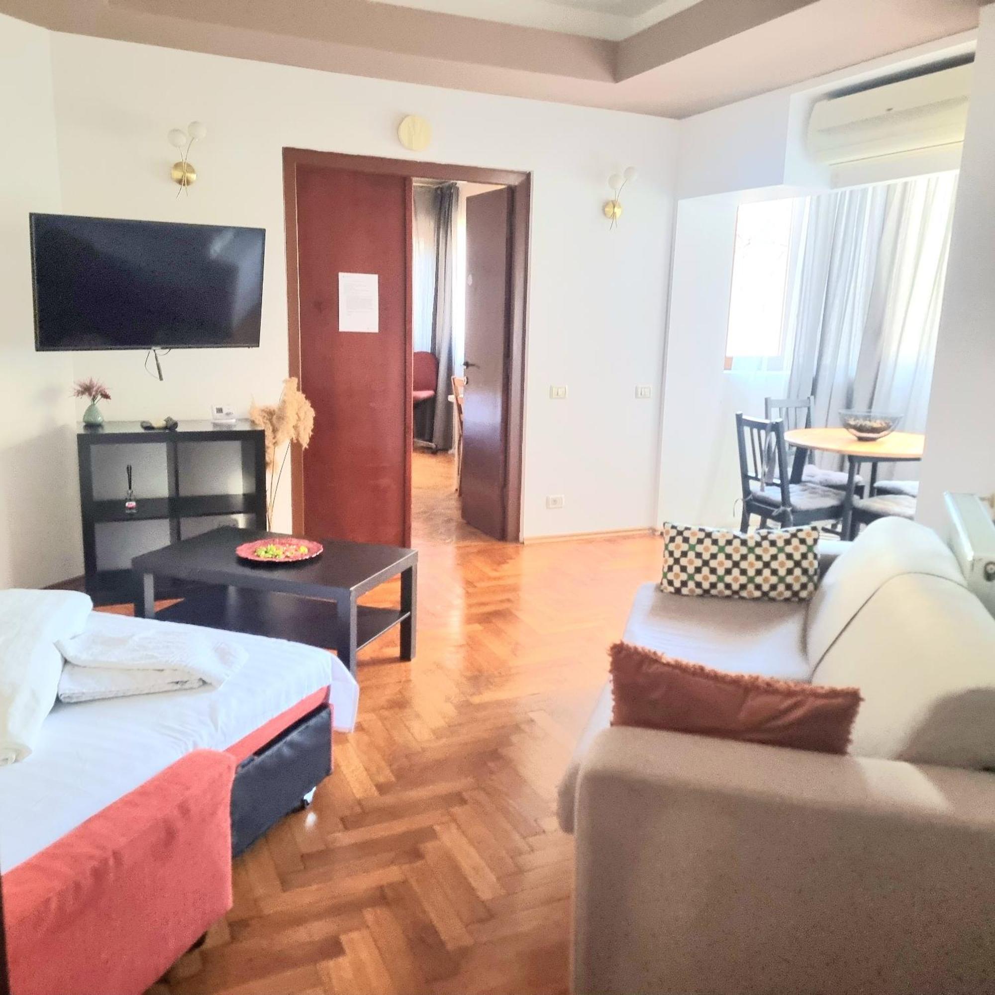 Peaceful Getaway - Generous 3-Bedroom Sanctuary - Close To Historic Old Town Бухарест Екстер'єр фото